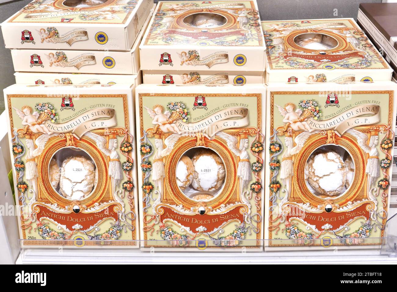 ANTICHI DOLCI DI SIENA RICCIARELLI BOXES OF CHRISTMAS BISCUITS ON DISPLAY INSIDE THE FOOD STORE Stock Photo