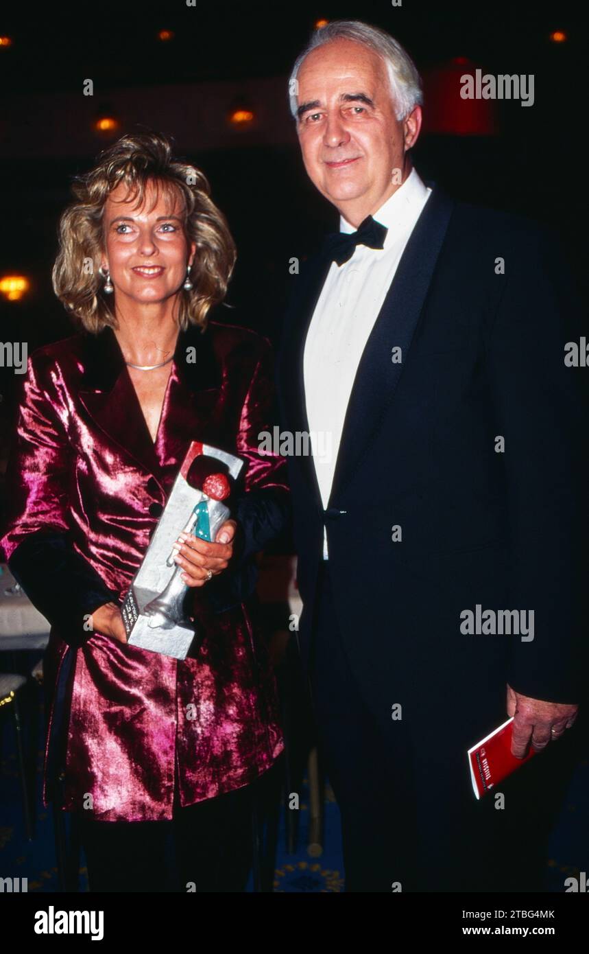 Telestar - Deutscher Fernsehpreis, 1994, Preisträgerin Hannelore Fischer, bekam den Fernsehpreis für die Beste Moderation: ARD Mittagsmagazin, hier mit Heiko Engelkes, Leiter des ARD-Studios in Paris. Stock Photo