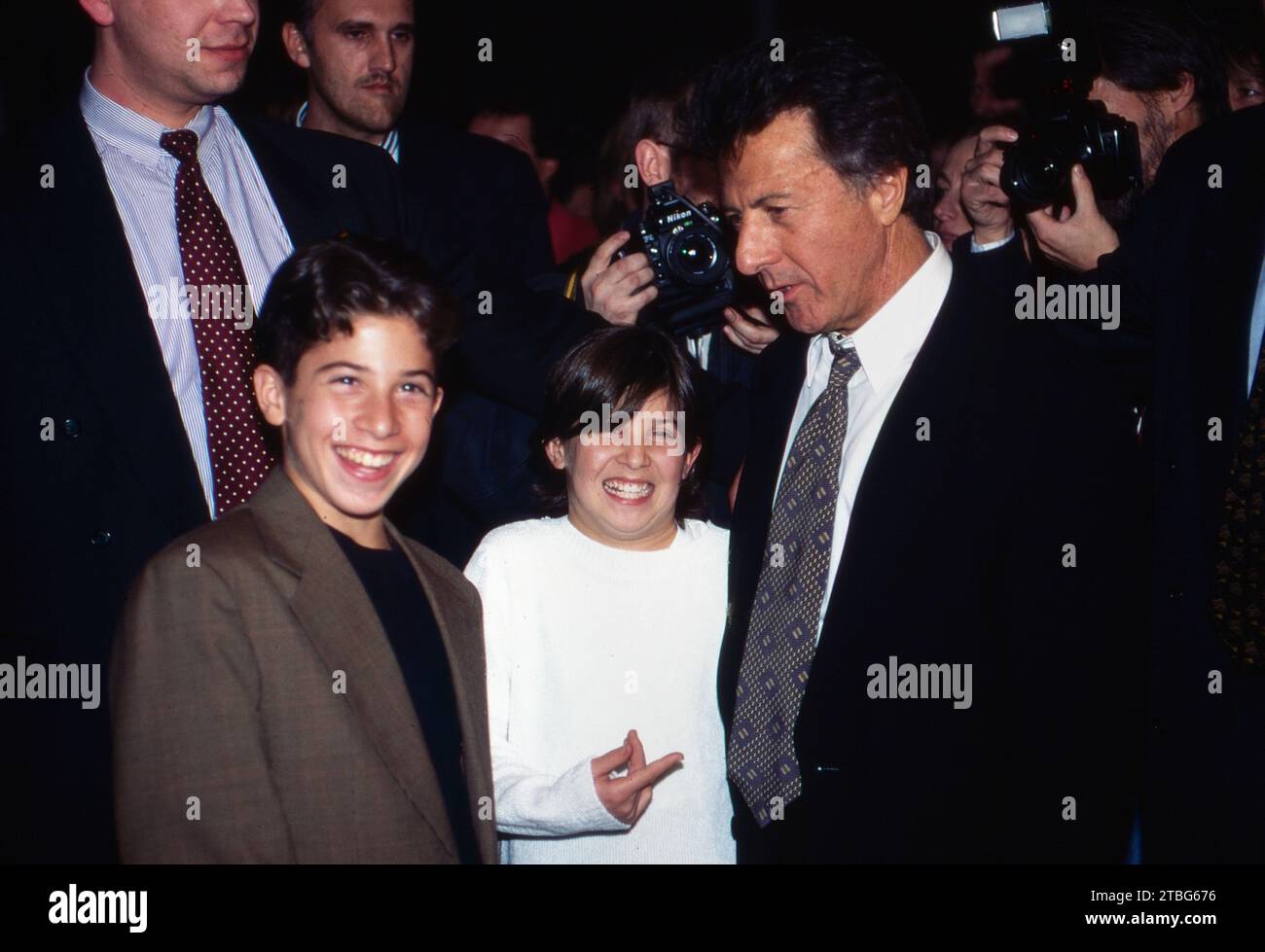 Schauspieler Dustin Hoffman mit seinen Söhnen, der amerikanische Filmstar ist angereist zur Deutschland-Premiere des Wolfgang Petersen Films: Outbreak, 1995, darin spielt Hoffman die Hauptrolle. Stock Photo