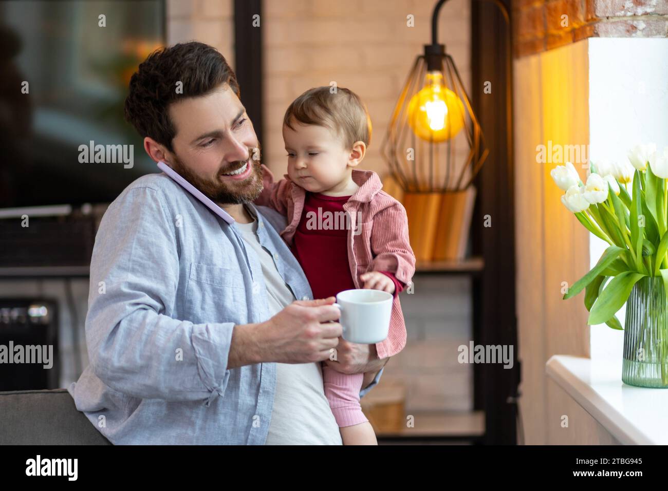 Father dad pours hot coffee tea from thermos into the mug on a family  picnic in the mountains. Child school boy kid is watching his dad filling  the Stock Photo - Alamy