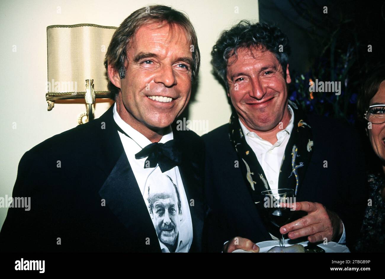 Thomas Fritsch und Volker Brandt, deutsche Schauspieler, bei einer Abendveranstaltung, Deutschland um 1993. Stock Photo
