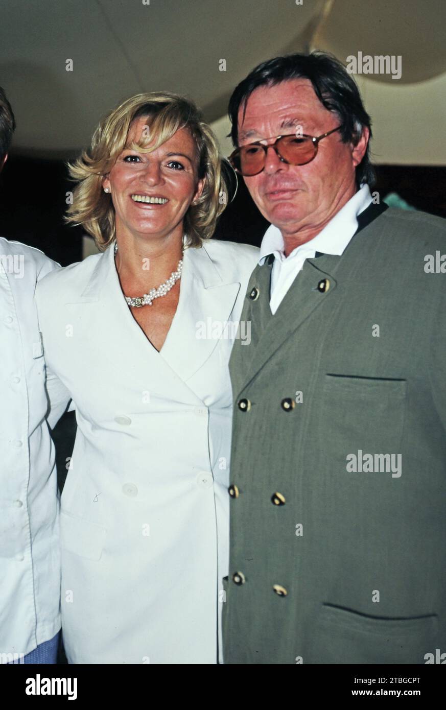 Rolf Seiche, Kult-Wirt vom Sylter Promi-Lokal Gogärtchen, mit Ehefrau Maria-Magdalena, circa 1995. Stock Photo