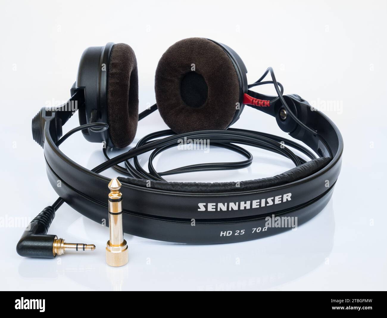 Sennheiser closed-back HD 25 headphones with velour ear pads and 1/4 ...