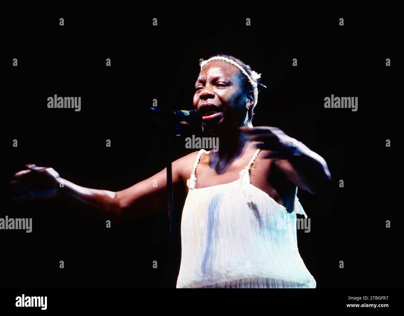 Nina Simone, amerikanische Jazz- und Blues-Sängerin und Jazz Pianistin, Auftritt beim Jazzgipfel in Stuttgart, 1989. Nina Simone, American Jazz and Bues singer and Jazz pianist, Jazzgipfel concert in Stuttgart, 1989. Stock Photo