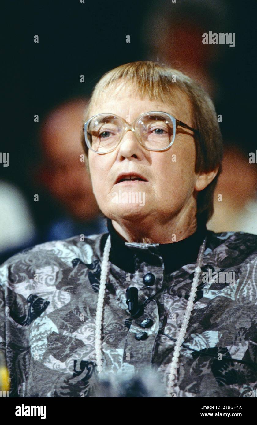 Gudrun Pausenwang, deutsche Schriftstellerin, Autorin von Kinder- und Jugendliteratur, Portrait, 1989. Gudrun Pausenwang, German writer, authoress of Children's and youth literature, portrait, 1989. Stock Photo