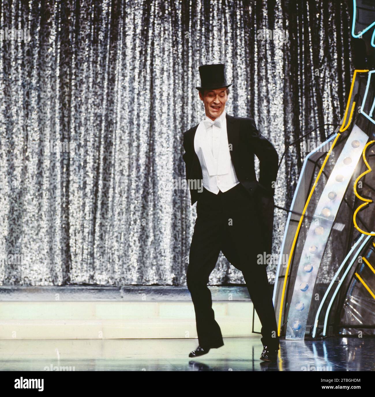 Entertainer Silvio Francesco im Frack und Zylinder, Auftritt in der ZDF