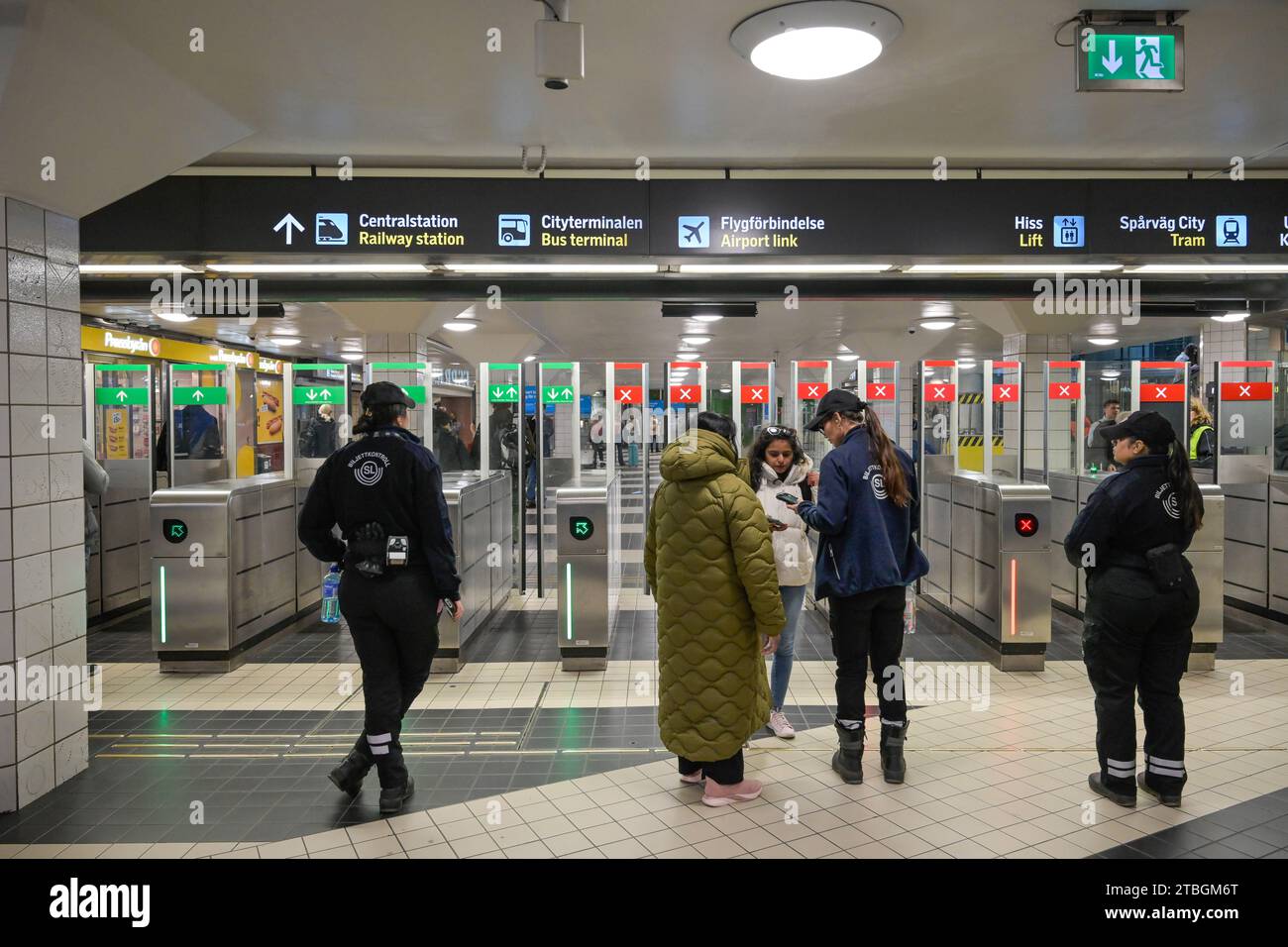 Biljettkontroll hires stock photography and images Alamy