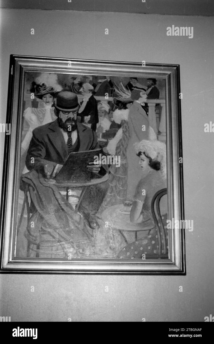 Ein Mann mit Hut portraitiert eine Frau in einem Café, unsignierte Malerei, Paris 1962. A man in a hat portrays a woman in a café, unsigned painting, Paris 1962. Stock Photo