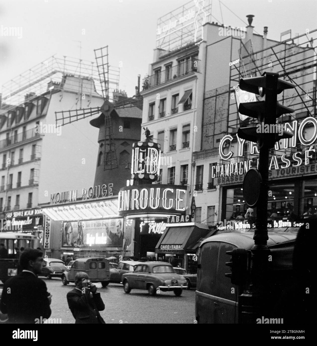 Das Moulin Rouge an der Place Blanche in Pigalle, dem 