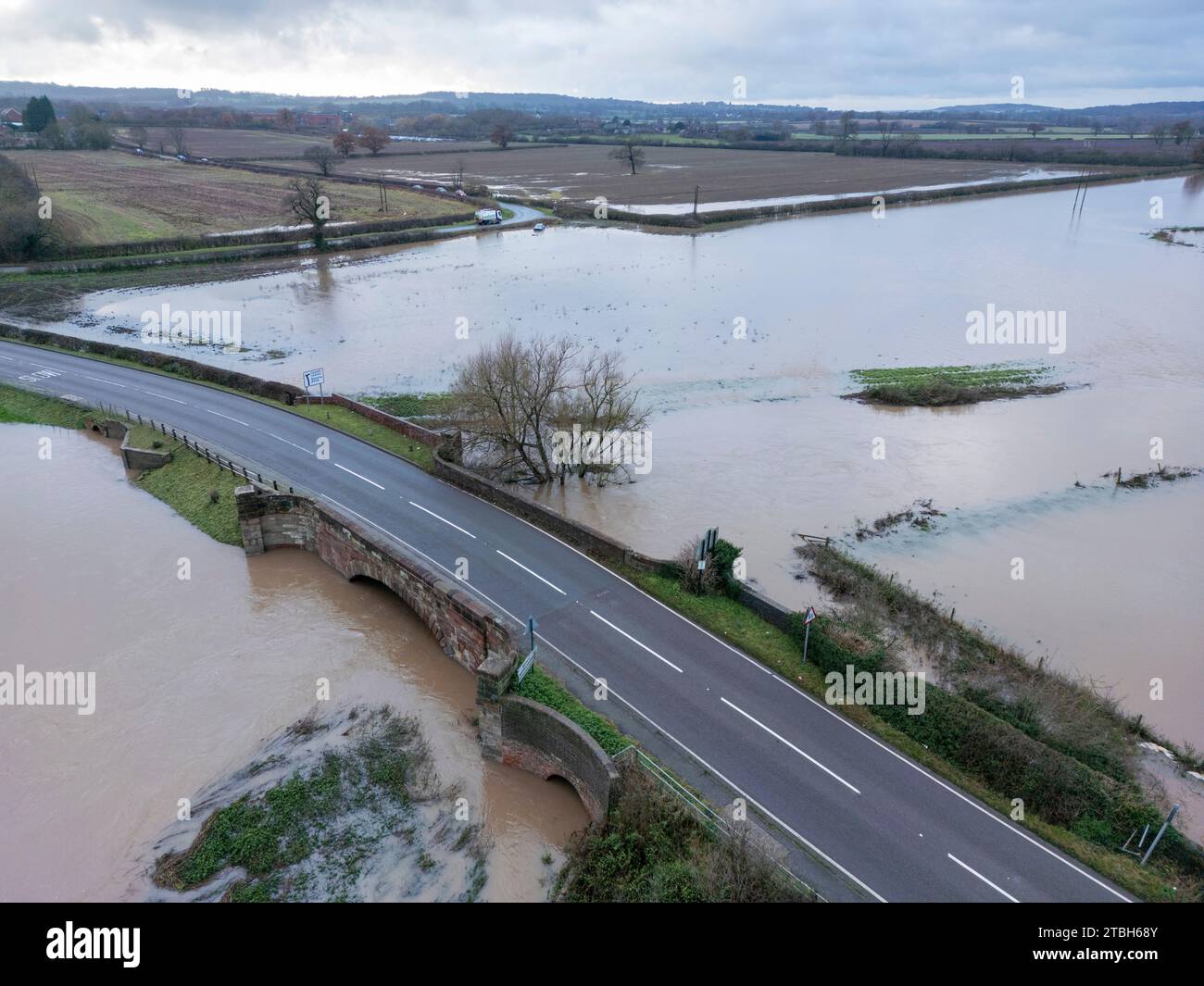 The River Anker bursts it's banks flooding fields alongside the Sheepy Road on the Warwickshire, Leicestershire border. Stock Photo