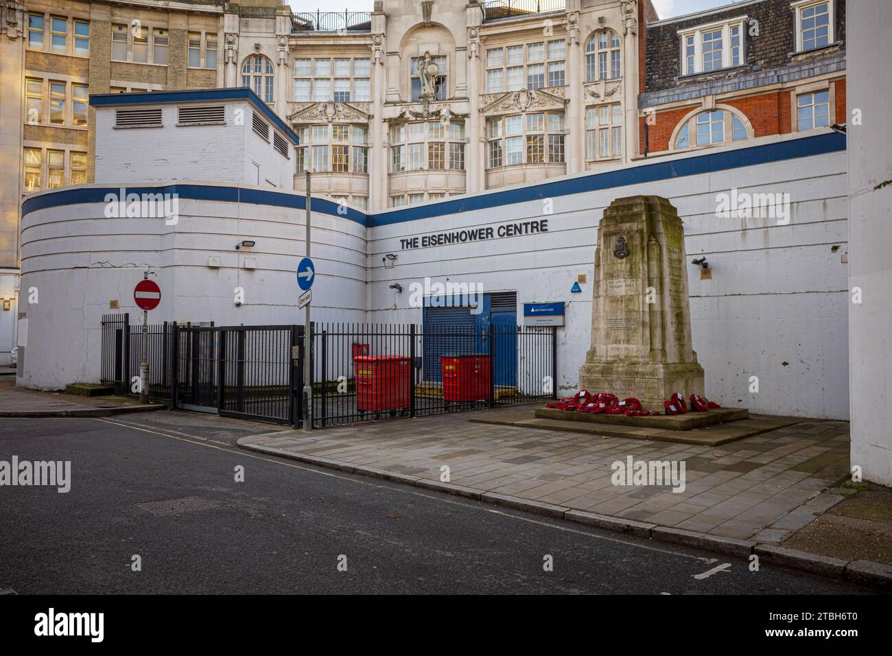 ron Mountain London - Iron Mountain Archive Storage at the Eisenhower Centre in London. The Rangers War Memorial located at front. Stock Photo