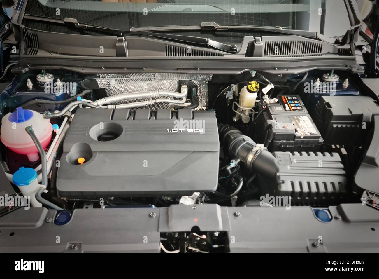 Engine compartment with 1.6T GDI engine of the new Chinese OMODA C5 car ...