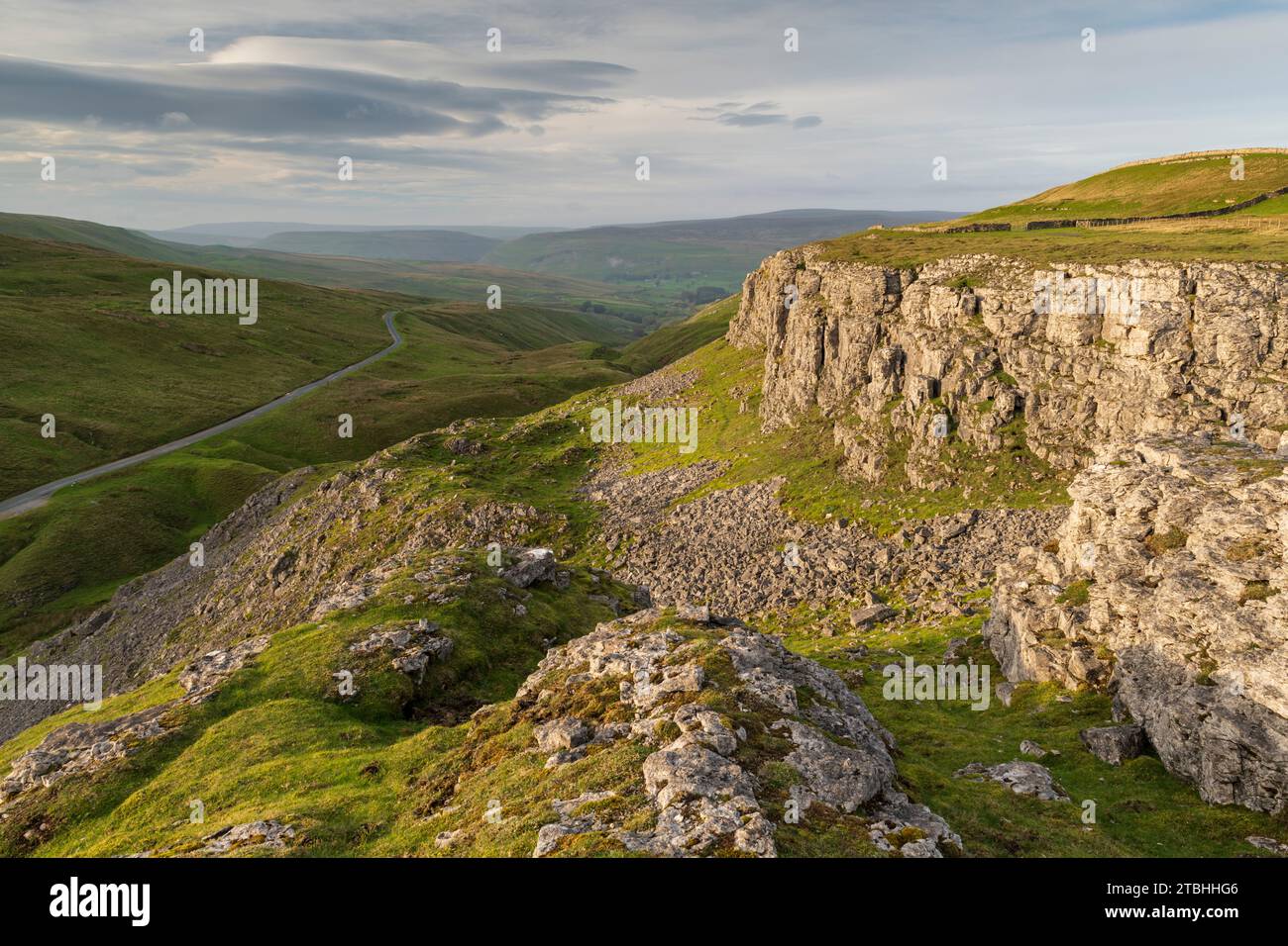 Limestone crags at Oxnop Ghyll in the Yorkshire Dales National Park, Yorkshire, England.  Autumn (October) 2023. Stock Photo