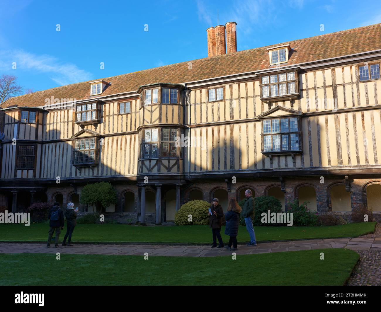Visitors in Cloister Court, Queens' College, University of Cambridge ...
