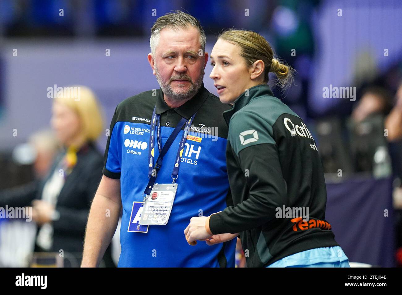 Coach Daniel Larsson of the Netherlands talking to Lois Abbingh during the 26th IHF Women's World Championship 2023, Main Round IV Handball match between Netherlands and Brazil on December 6, 2023 at Arena Nord in Fredrikshavn, Denmark Stock Photo