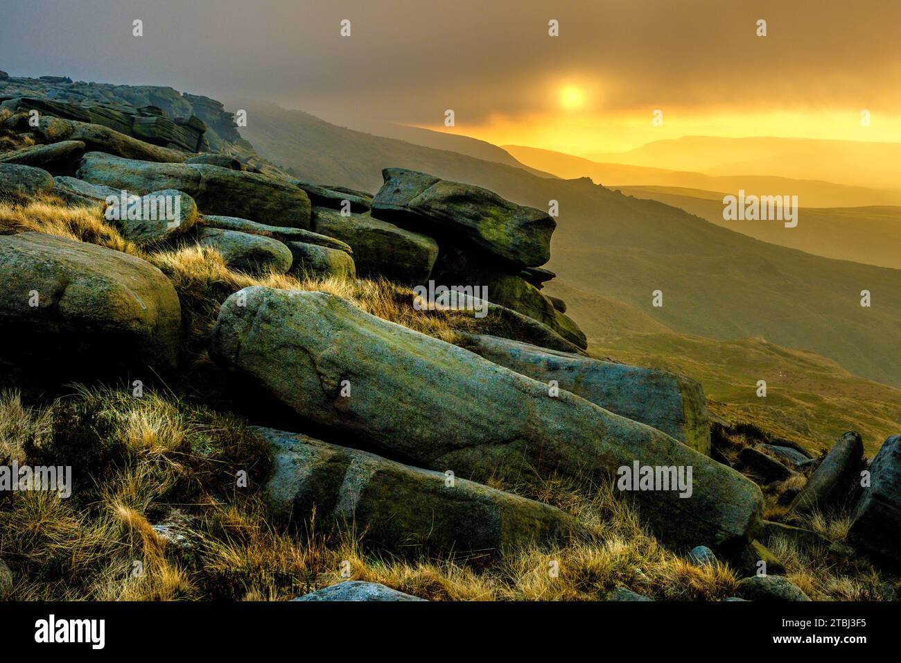 Misty, atmospheric conditions on the edges of Kinder Scout in the Peak District National Park, Derbyshire, UK Stock Photo