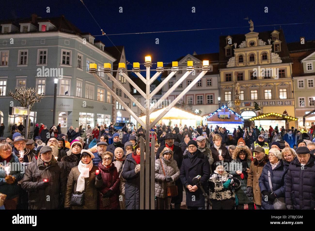 Erfurt, Germany. 07th Dec, 2023. People celebrate the lighting of the ...