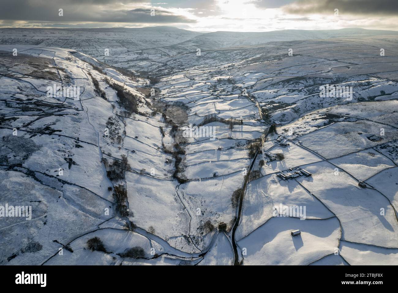 Swaledale, North Yorkshire, UK, 30th Nov 2023 - Weather. A coating of snow covers the farmland in the upper reaches of Swaledale near the isolated ham Stock Photo