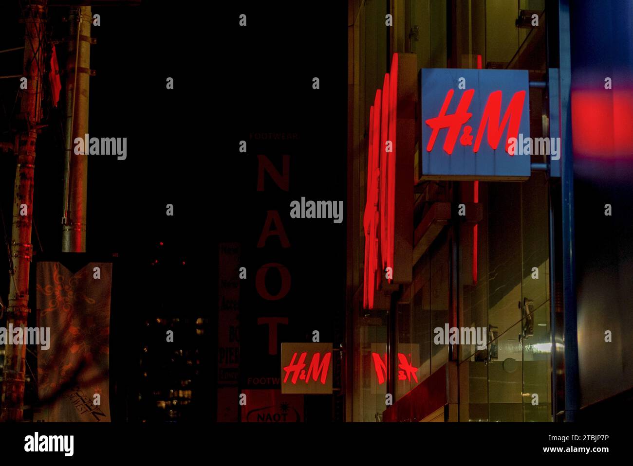 H m store canada hi res stock photography and images Alamy