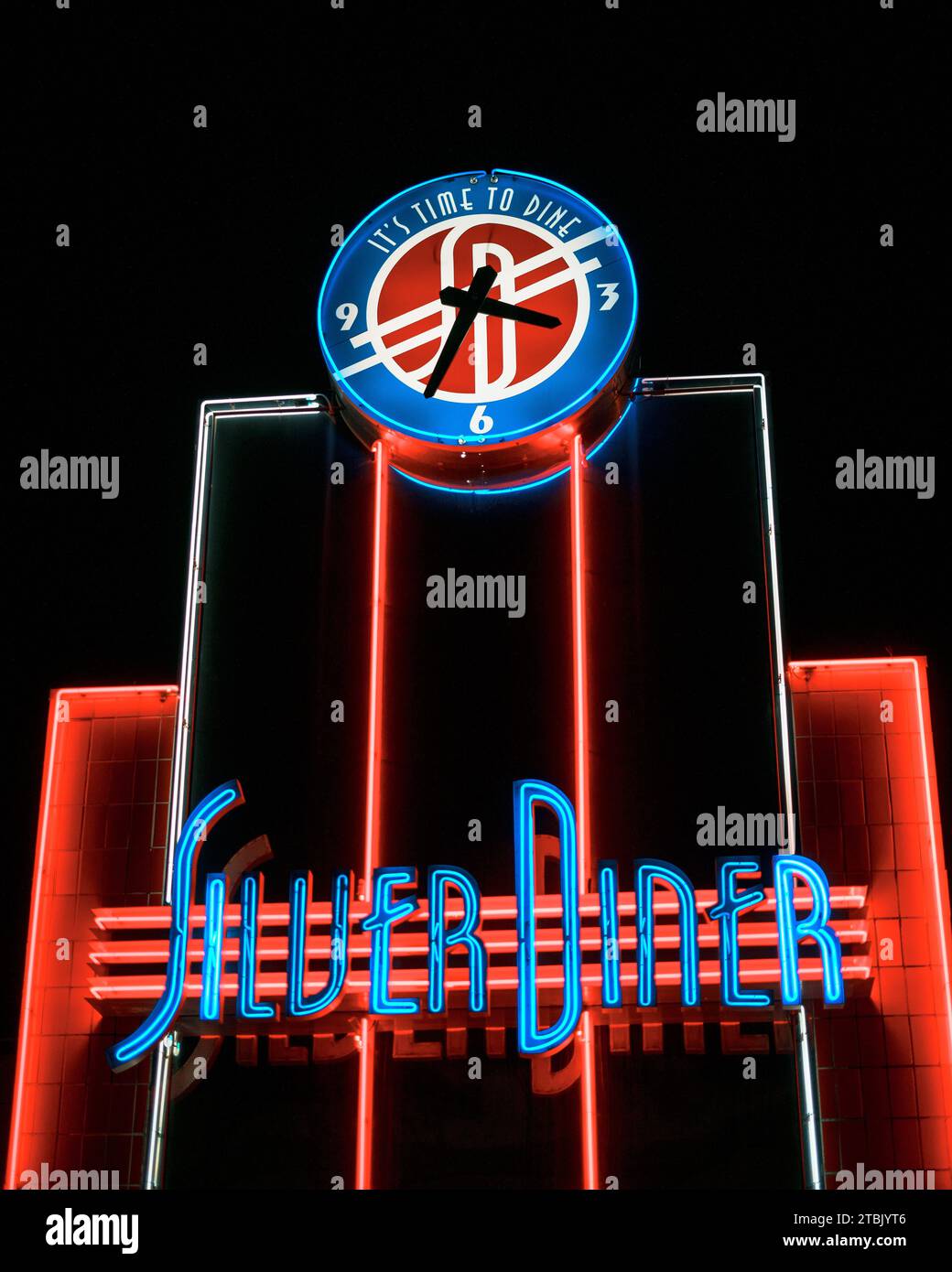 Silver Diner vintage neon sign at night, Springfield, Virginia Stock Photo