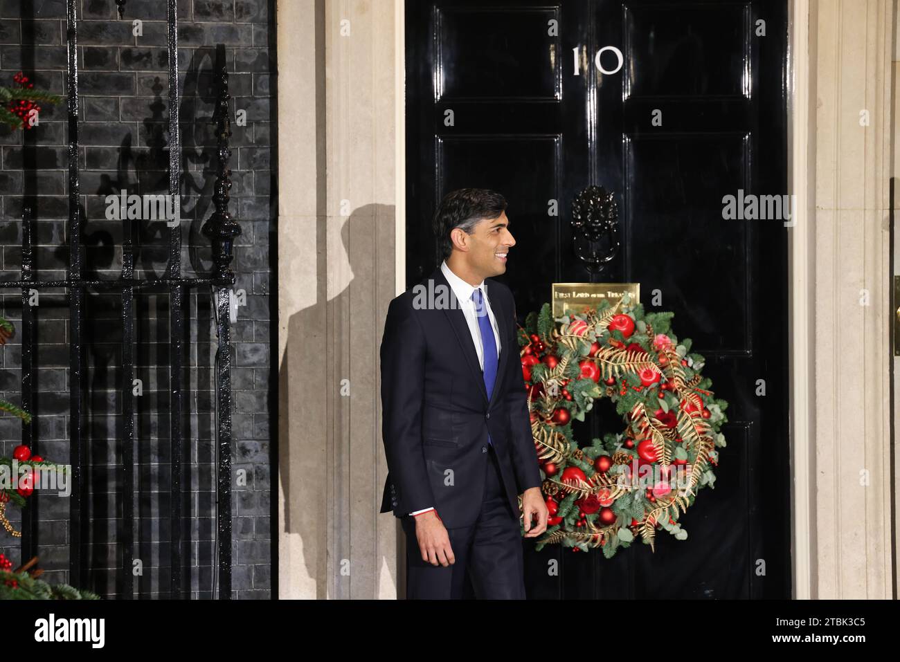 London, UK, 7th December 2023. Hours after giving an emergency press conference defending his Rwanda plan, British PM Rishi Sunak gave a warm welcome to Dutch PM Mark Rutte. For a while they seem to have been locked out of Downing Street, but were eventually let in. Credit : Monica Wells/Alamy Live News Stock Photo