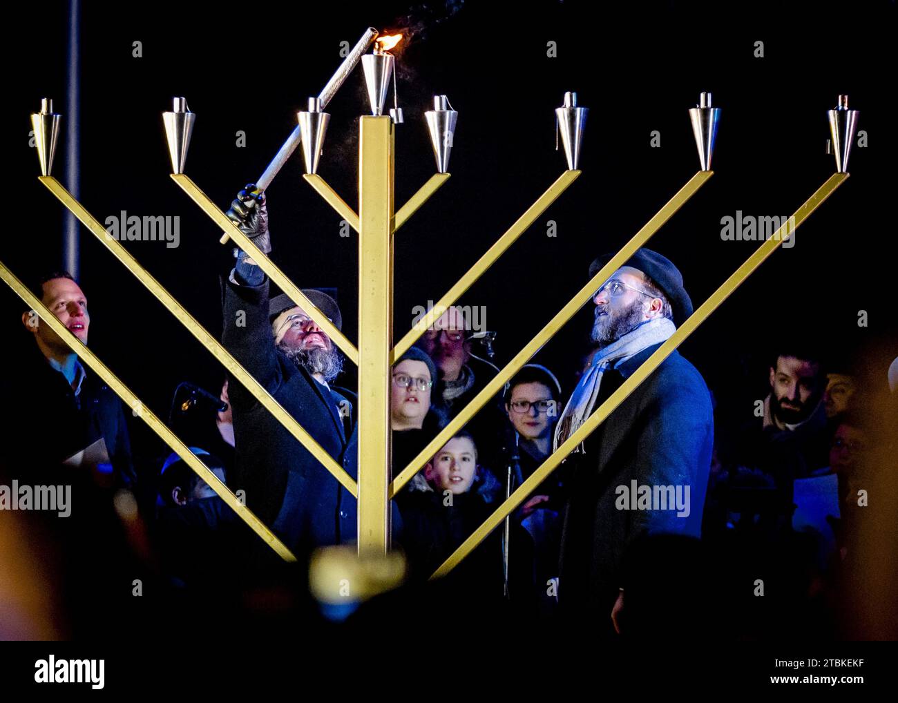 AMSTERDAM - Atmosphere on Dam Square, which is hosting the national Hanukkah celebration for the seventeenth time. To mark the start of the Jewish festival, a large hanukkiah, a nine-branched candelabra, is lit. ANP REMKO DE WAAL netherlands out - belgium out Stock Photo
