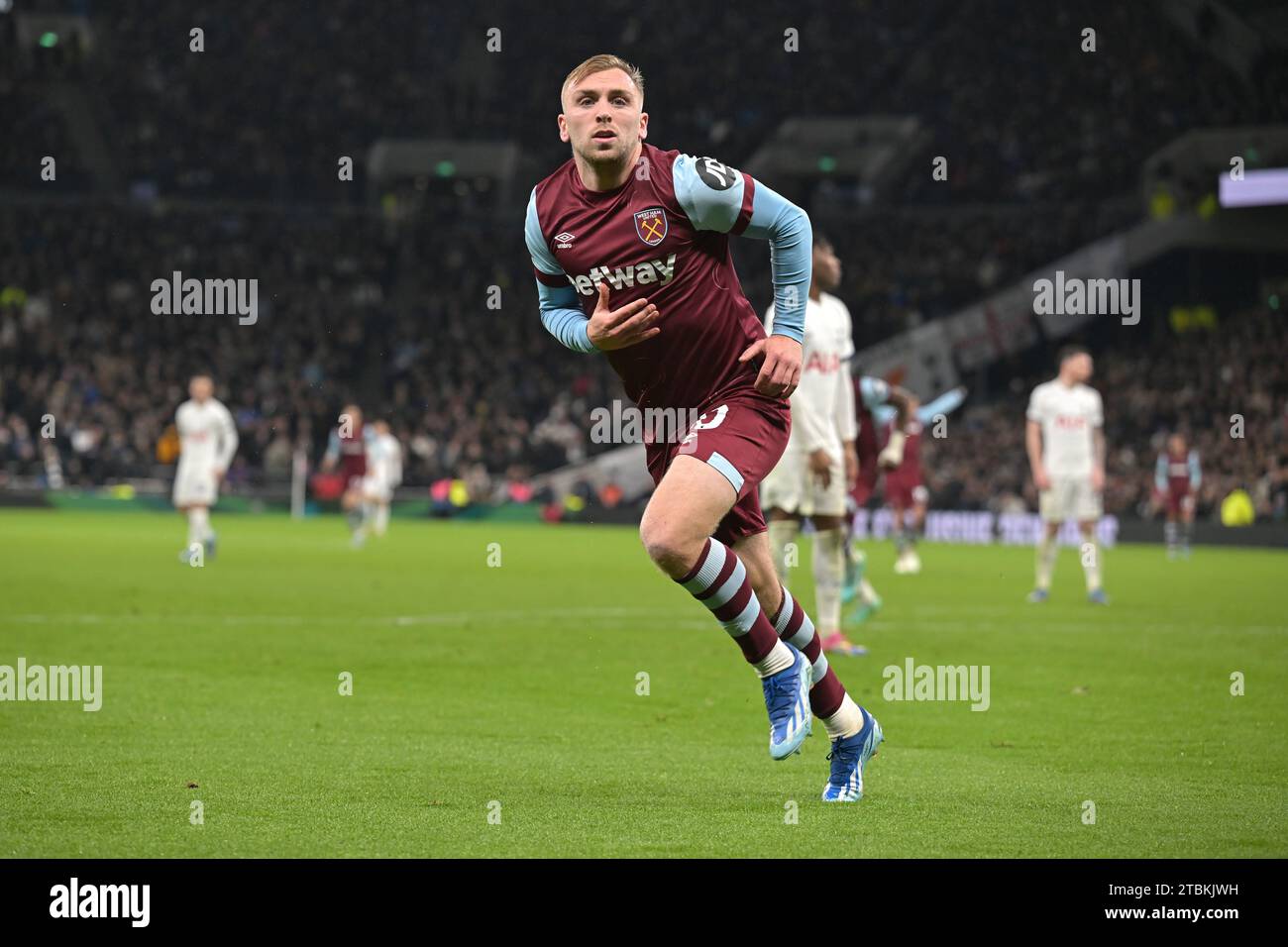London, UK. 6th Dec, 2023. GOAL Jarrod Bowen of West Ham Utd levels the