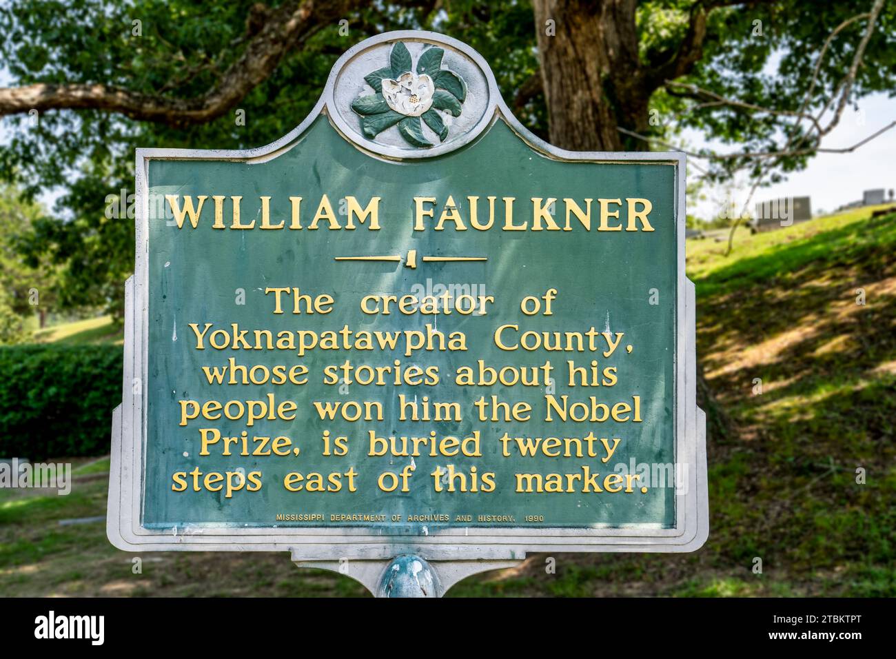 Historical Marker directing visitors to the grave of William Faulkner