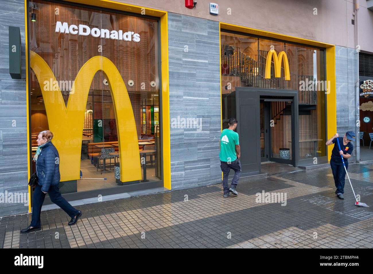 Barcelona, Spain. 21st Nov, 2023. Pedestrians walk past the American ...
