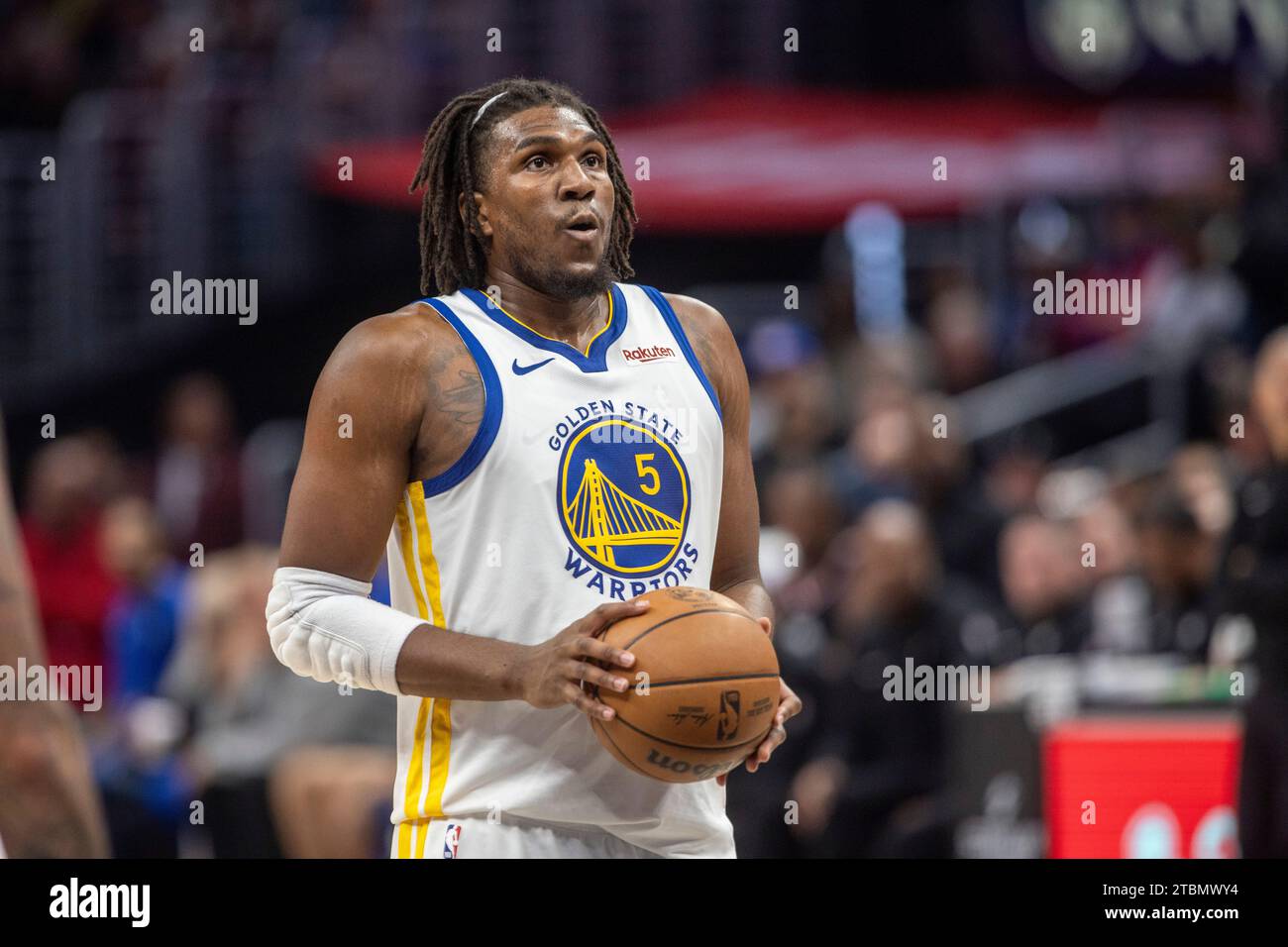 LOS ANGELES, CA - DECEMBER 02: Golden State Warriors center Kevon ...