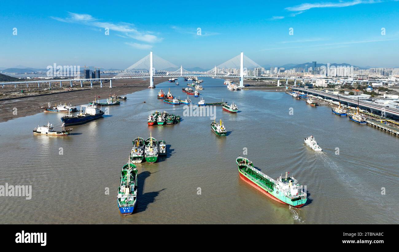 ZHOUSHAN, CHINA - DECEMBER 8, 2023 - Coastal Defense Anti-smuggling Brigade and Shenjiamen Police Station carry out a joint patrol and law enforcement Stock Photo