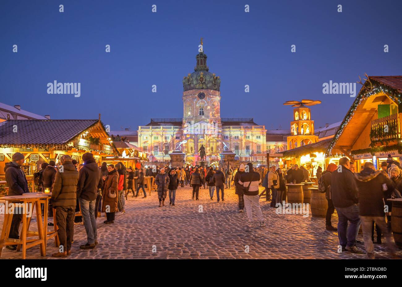 Weihnachtsmarkt vor dem Schloß Charlottenburg, Berlin, Deutschland Stock Photo Alamy