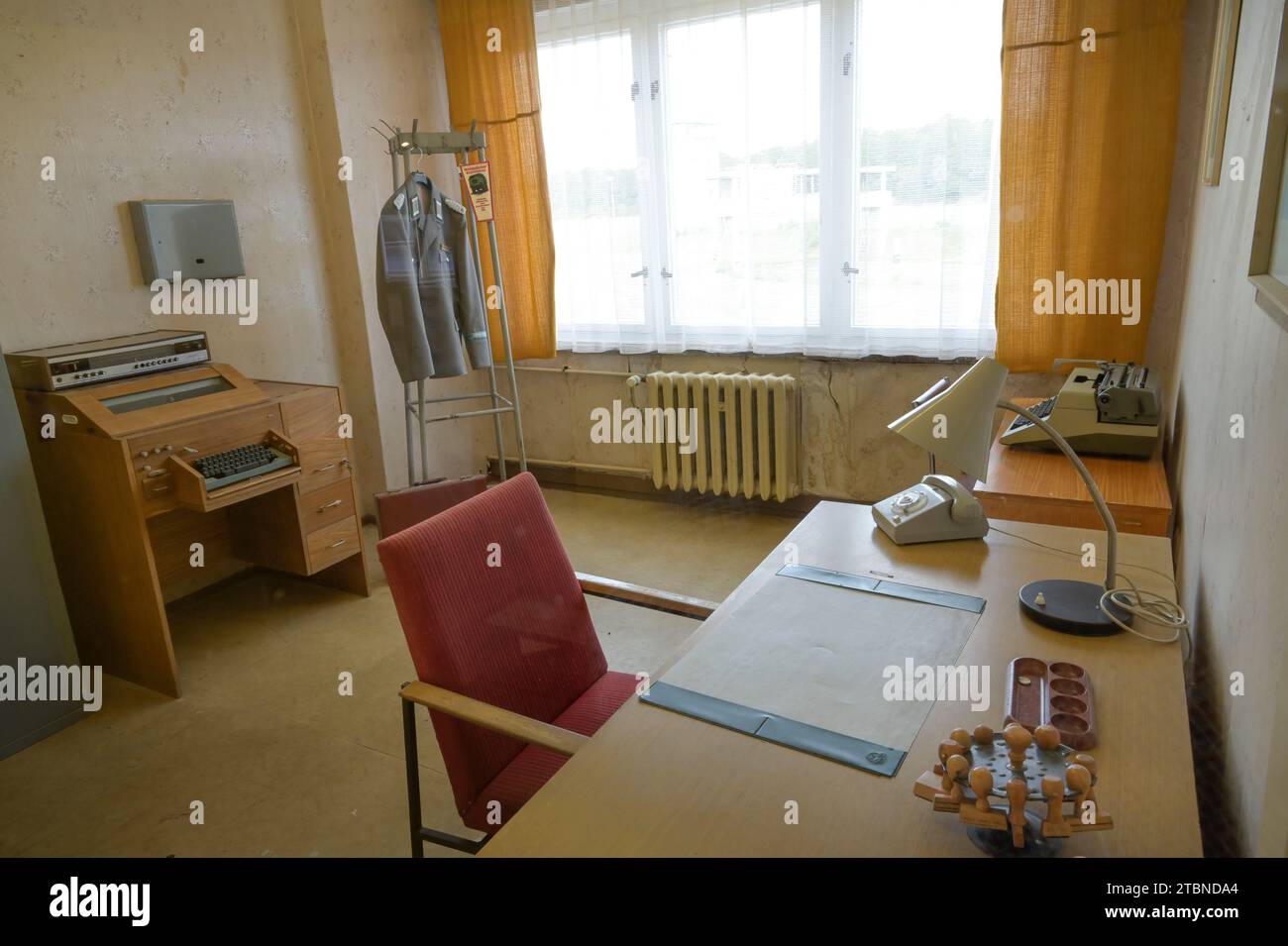 Vorzimmer Zugführer, Amtszimmer, Museum, Stabsgebäude, Gedenkstätte Deutsche Teilung, Marienborn, Sachsen-Anhalt, Deutschland Stock Photo