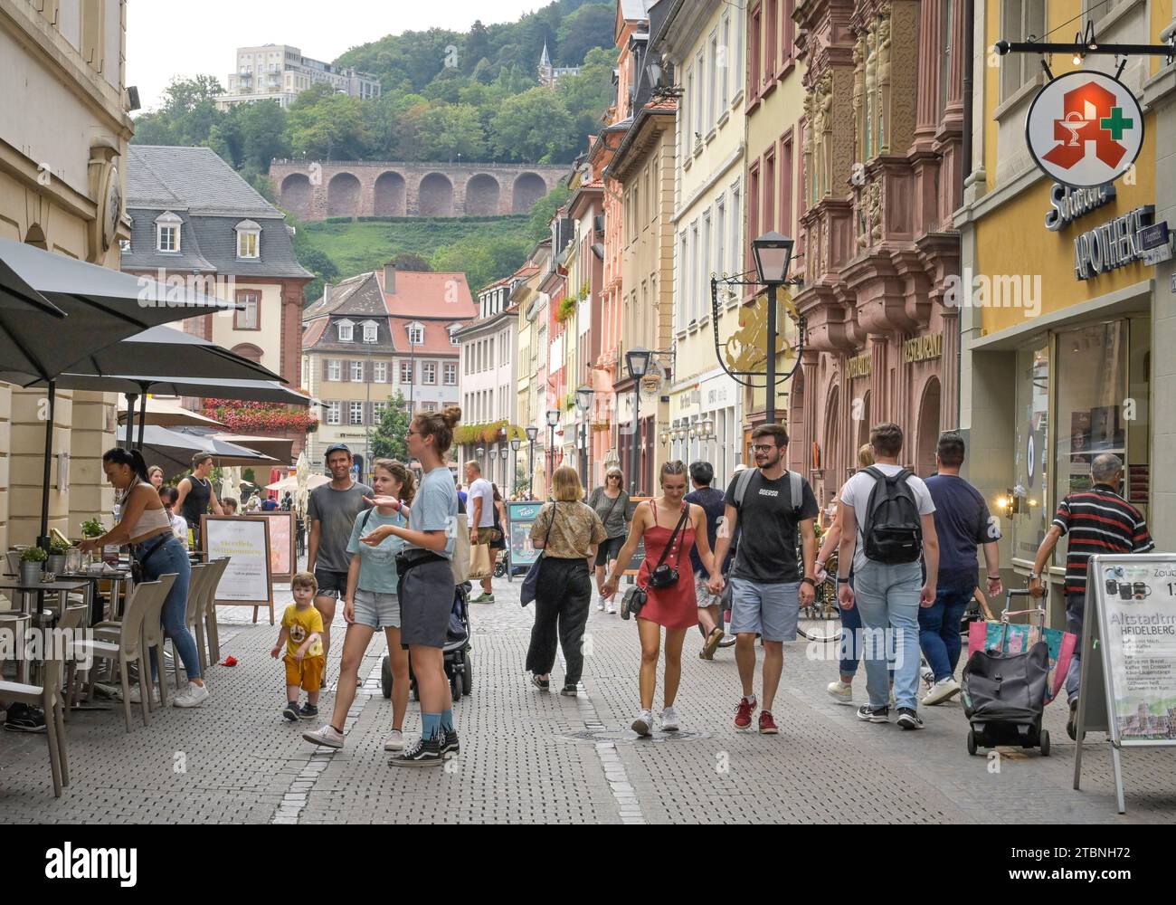 Touristen, Passanten, Fußgängerzone, Einkaufstraße, Hauptstraße