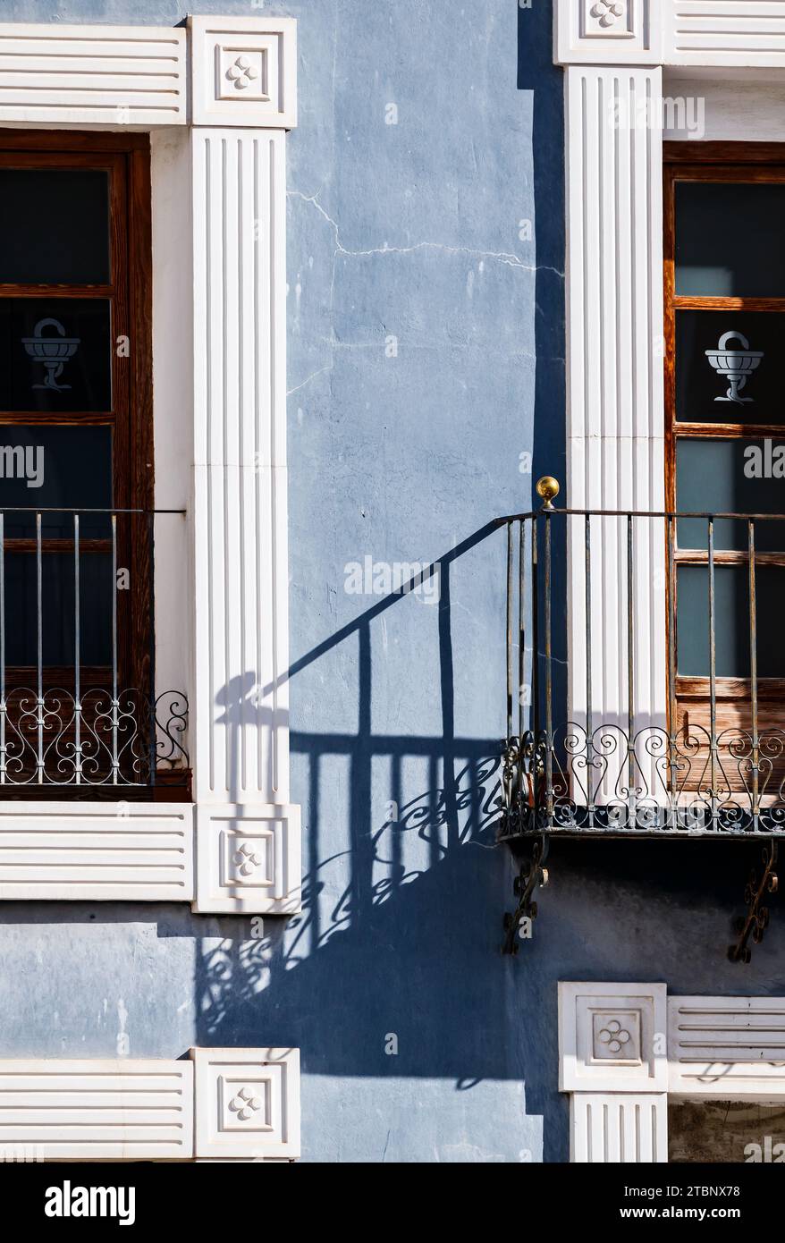 Metal and concrete balconies hi-res stock photography and images - Alamy