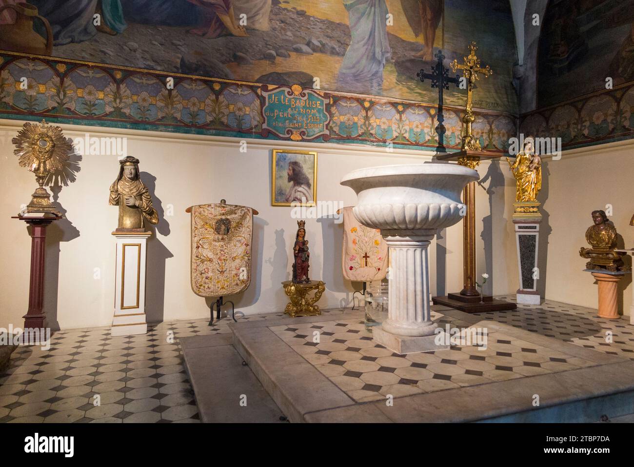 Chapel of Baptismal fonts / baptism font of the hilltop church, Eglise