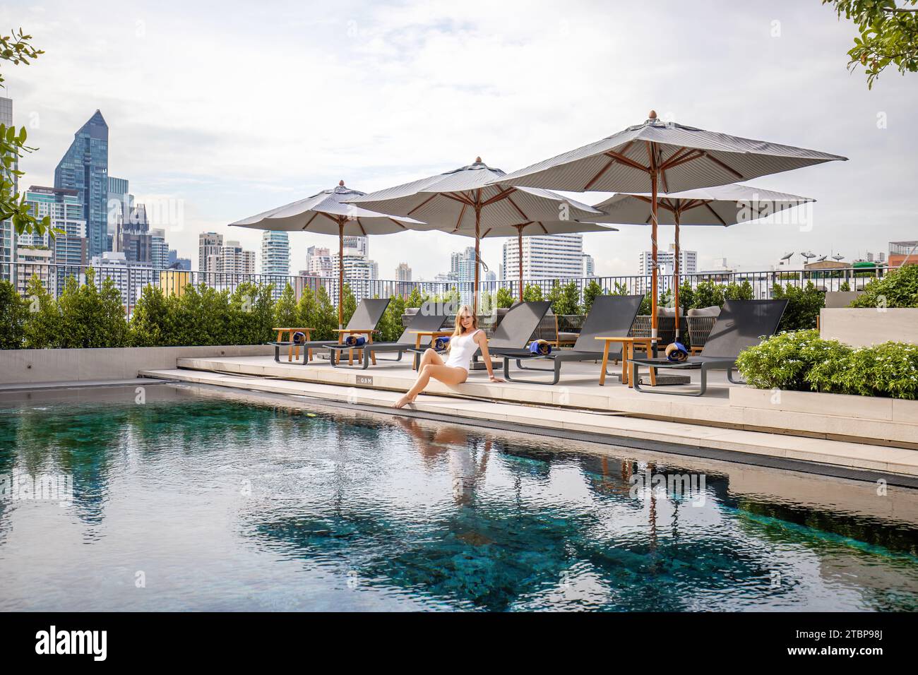 Bangkok hotel roof top pool hi-res stock photography and images - Alamy - Luxury Hotels With Skyline Roofs And Relaxinghot Line