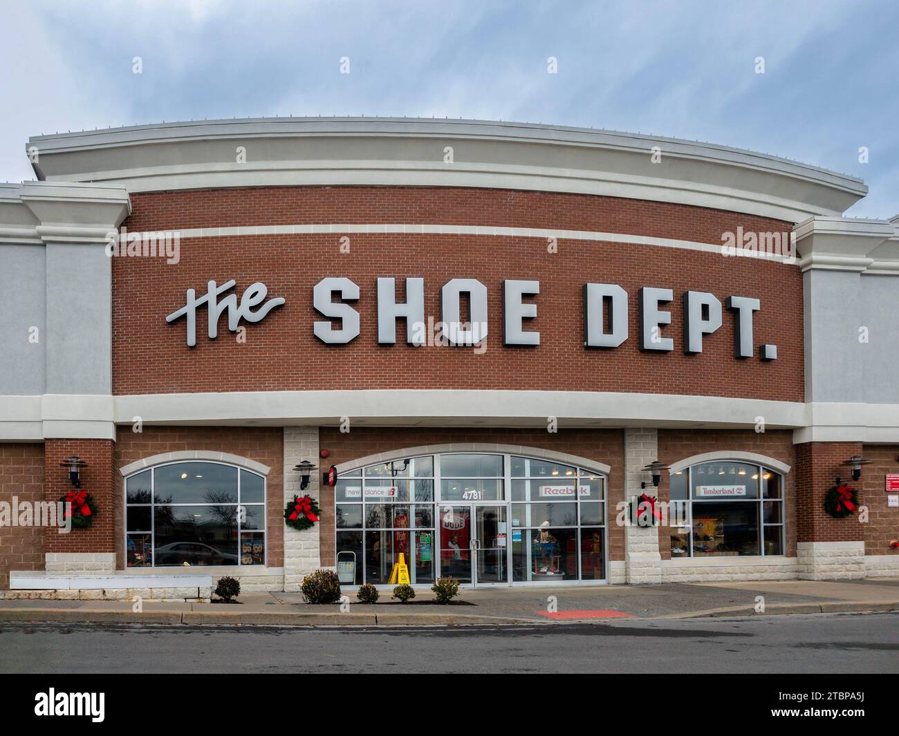 Shoe dept encore hi-res stock photography and images - Alamy