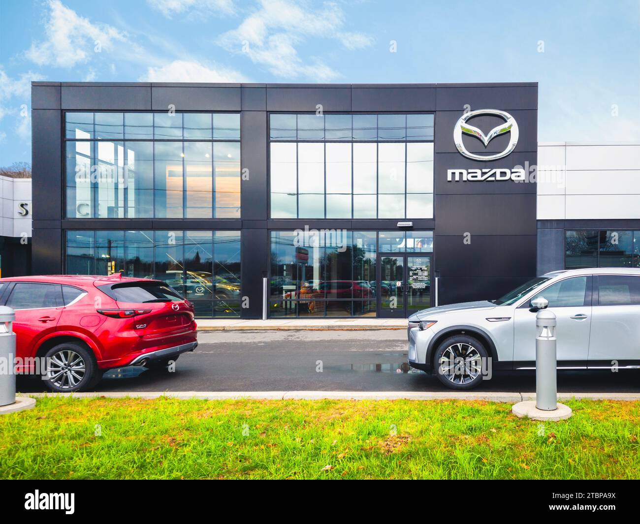 Yorkville, New York Nov 23, 2023 Steet Ponte Mazda is a family owned