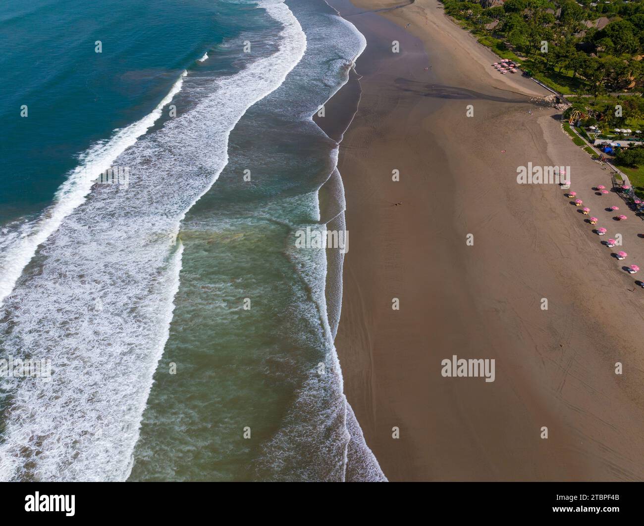 Beach ocean waves from above hi-res stock photography and images - Alamy