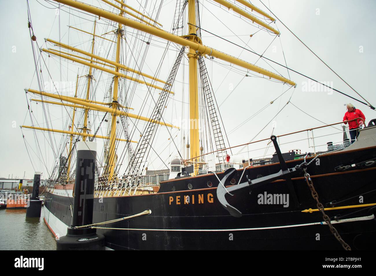 Hamburg, Germany. 08th Dec, 2023. The newly attached anchor of the four-masted barque and museum ship 'Peking' can be seen next to the name lettering on the hull in the museum harbor in Hamburg. The anchor comes from the sister ship 'Pamir', which sank in 1957. Credit: Gregor Fischer/dpa/Alamy Live News Stock Photo