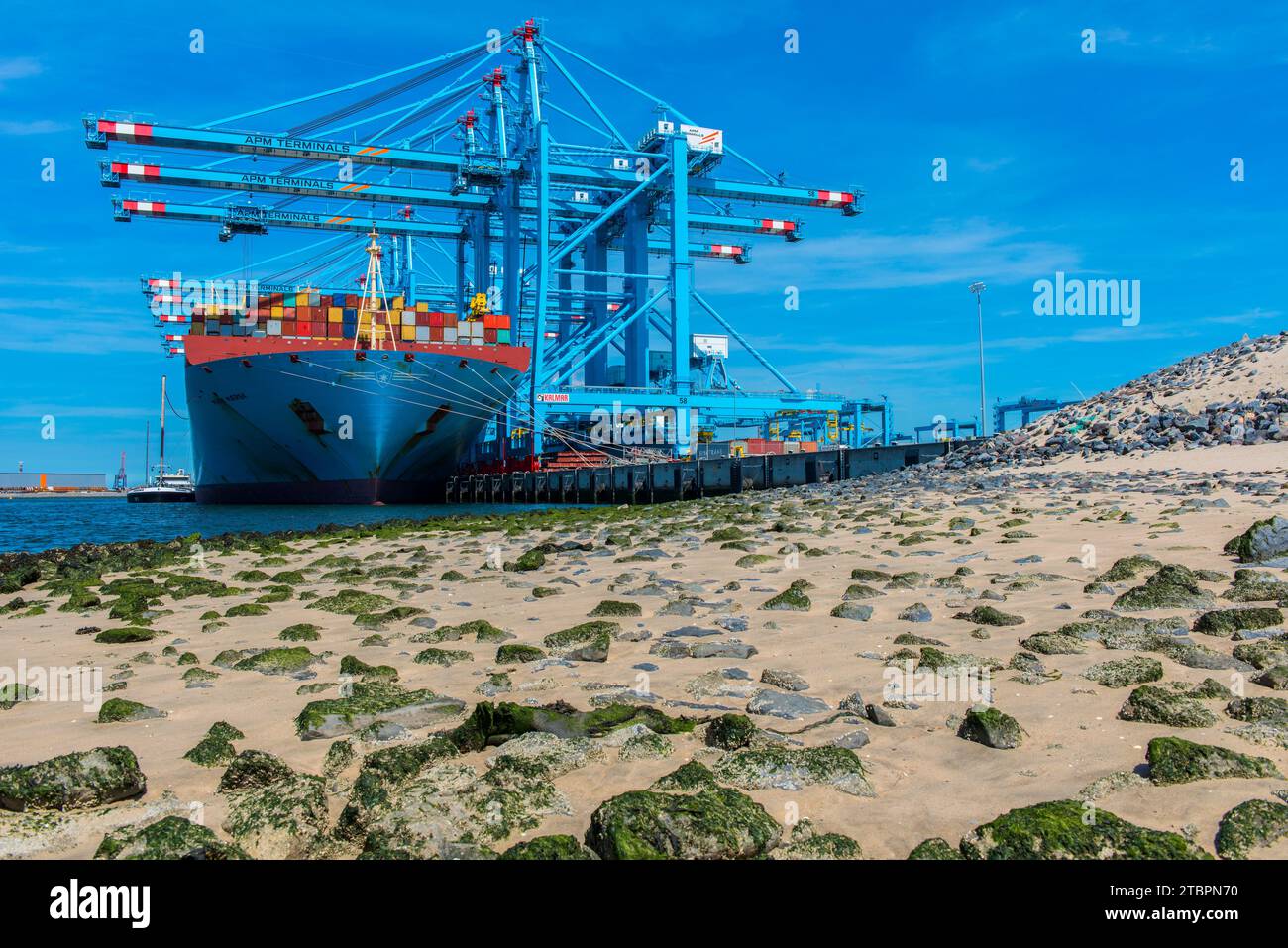 Apm container terminals hi res stock photography and images Alamy