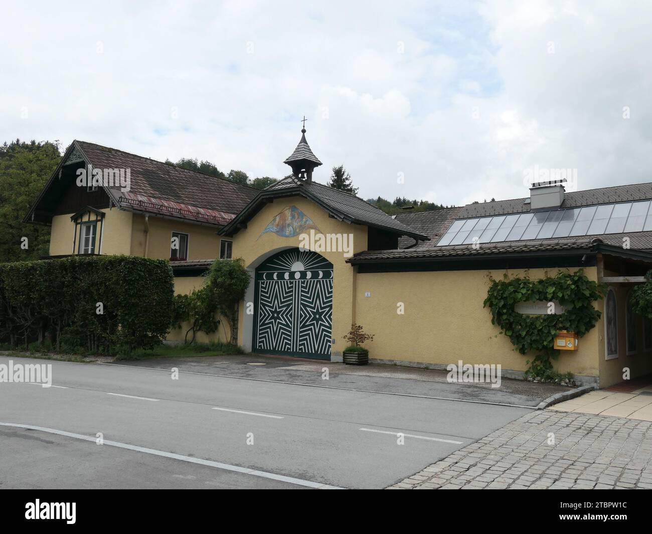 St. Gilgen, Austria. 30th Aug, 2023. European monastery Gut Aich in St. Gilgen on Lake Wolfgangsee in the Salzkammergut in Austria. The Salzkammergut is the Capital of Culture 2024. Credit: Beate Schleep/dpa/Alamy Live News Stock Photo