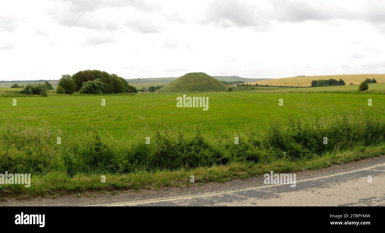 SILBURY HILL, AVEBURY, WILTSHIRE, ENGLAND Stock Photo