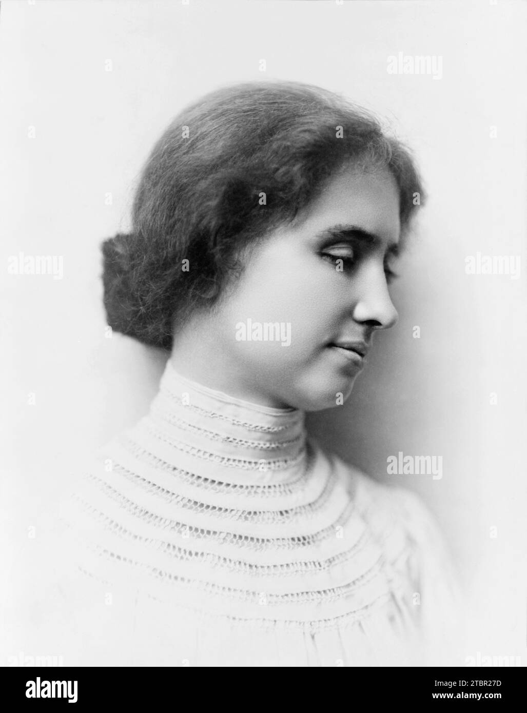 Helen Keller, head-and-shoulders portrait, facing right 1904 Stock Photo