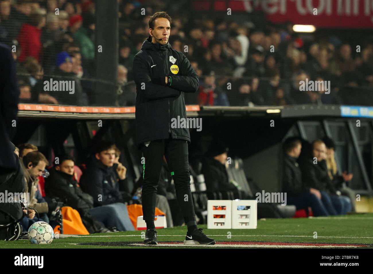 Rotterdam, Niederlande. 07th Dec, 2023. Fourth official Clay Ruperti looks on during the Dutch Eredivisie match between Feyenoord and FC Volendam on December 7, 2023 in Rotterdam, Netherlands Credit: dpa/Alamy Live News Stock Photo