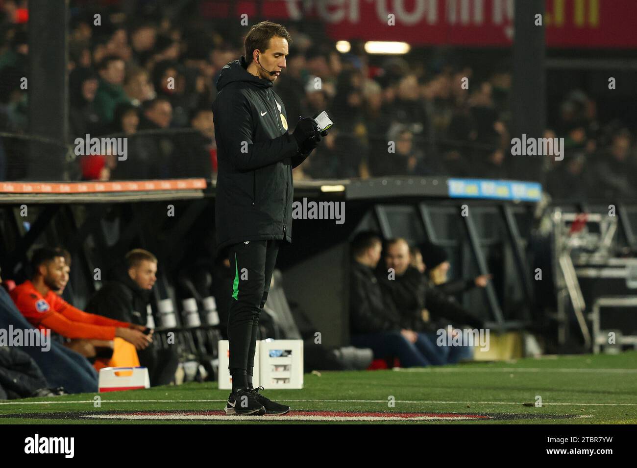 Rotterdam, Niederlande. 07th Dec, 2023. Fourth official Clay Ruperti in action during the Dutch Eredivisie match between Feyenoord and FC Volendam on December 7, 2023 in Rotterdam, Netherlands Credit: dpa/Alamy Live News Stock Photo