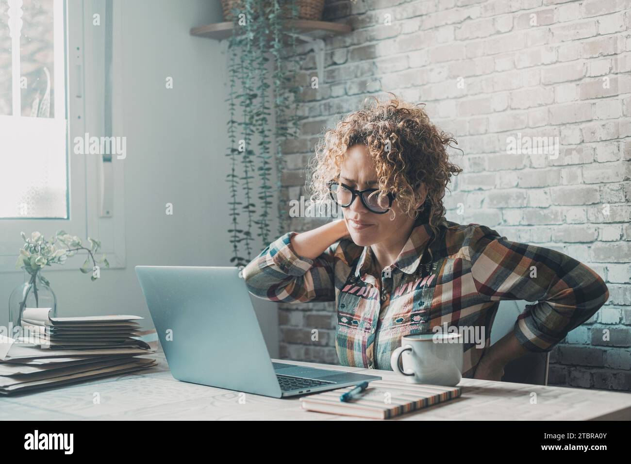 Shoulder pain and computer hires stock photography and images Alamy