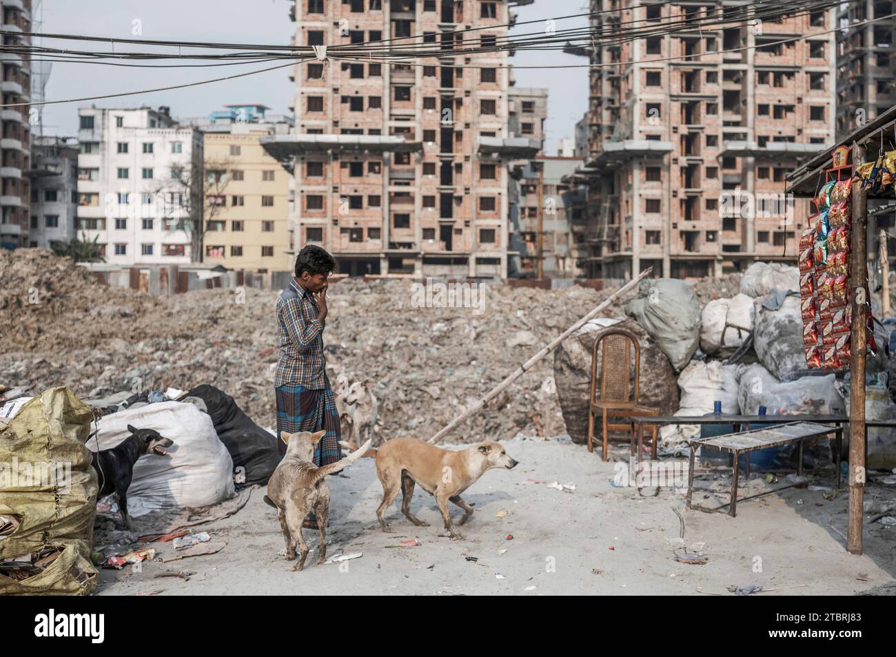 Construction workers' life conditions at a construction site in Dhaka, Bangladesh. Stock Photo