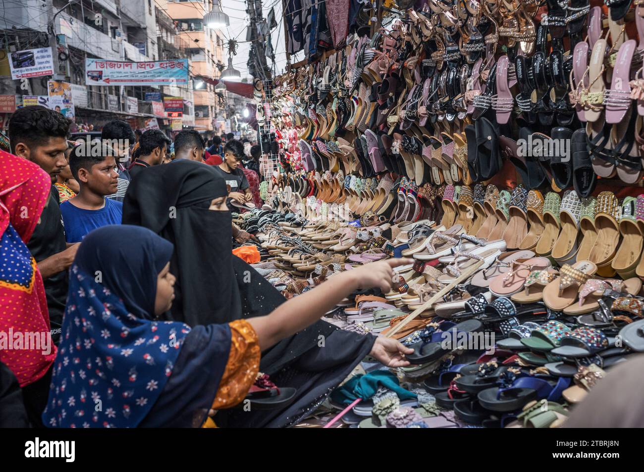 markets-streets-in-dhaka-bangladesh-stock-photo-alamy